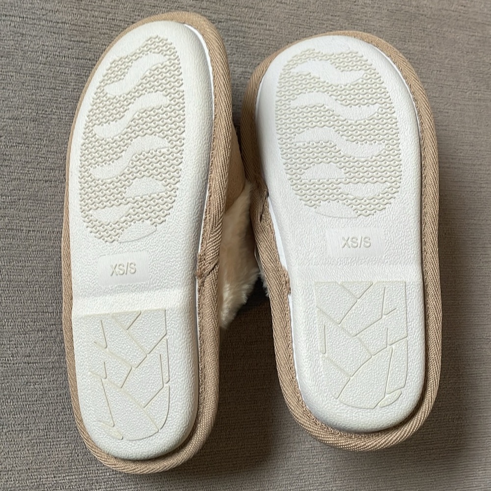 Chinese Laundry slippers - Picture 2 of 3